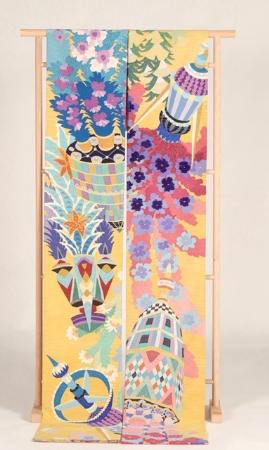 三浦璃来さんが春の園遊会で着用したロケットの柄の帯（「きもの百科　イトカワ」提供）