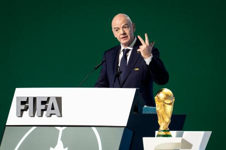 ＦＩＦＡの総会で話すインファンティノ会長＝４月３０日、バンクーバー（ＡＰ＝共同）
