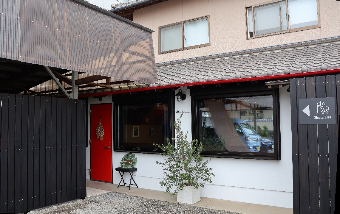 農業倉庫をリフォームしてオープンしたモンテロッサ