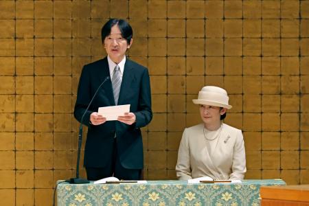 神社本庁の設立８０周年記念式典で、あいさつされる秋篠宮さま＝２０日午後、東京都渋谷区の明治神宮会館