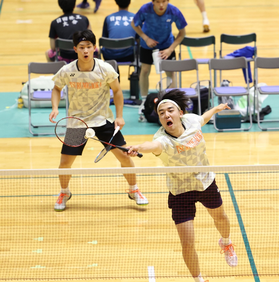 【男子団体決勝・鶴見丘―大分西】チームに流れを呼んだ第１ダブルス木津（右）、木元ペア