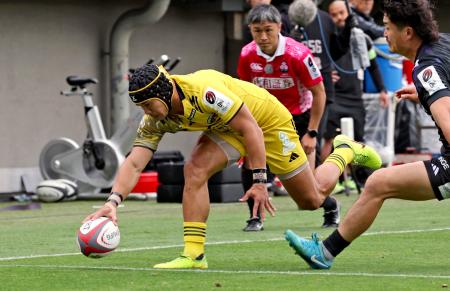 東京ＳＧ―ＢＲ東京　前半、トライを決める東京ＳＧ・コルビ＝秩父宮