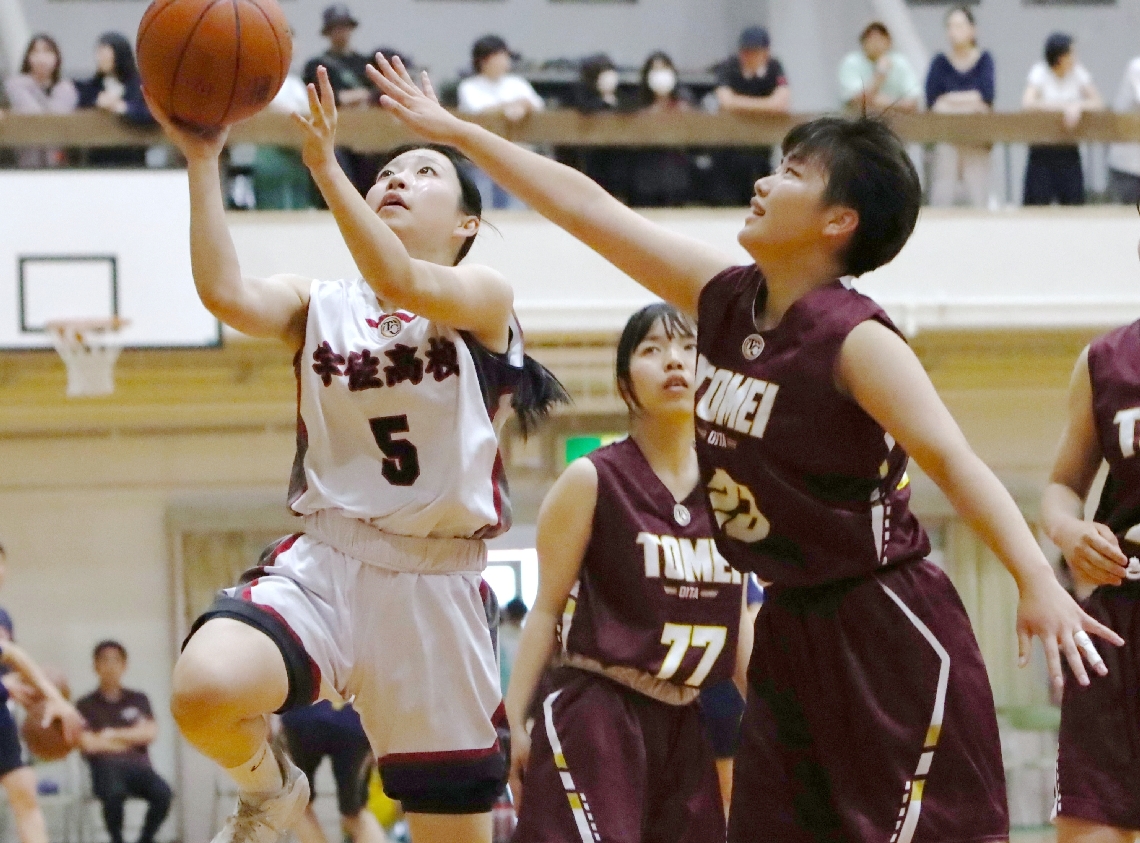 【女子１回戦・宇佐―東明】シュートを放つ宇佐の清末（５）