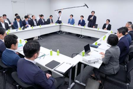 国会内で開かれた選挙運動に関する与野党協議会＝２７日午後