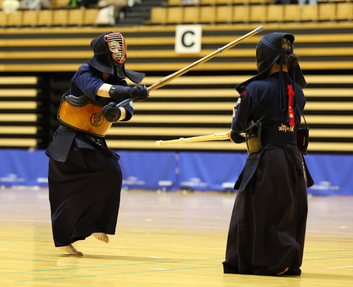 【女子団体決勝リーグ・明豊―柳ケ浦】チームを勝利に導いた明豊の副将・高鍋（左）