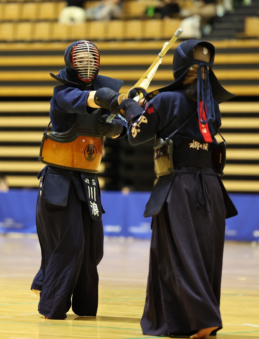 【女子団体決勝リーグ・明豊―柳ケ浦】粘り強く戦った明豊の大将・川浪（左）