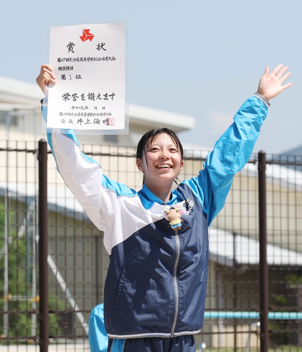 【競泳女子１００㍍バタフライ決勝】優勝した翔青の小倉苺歌
