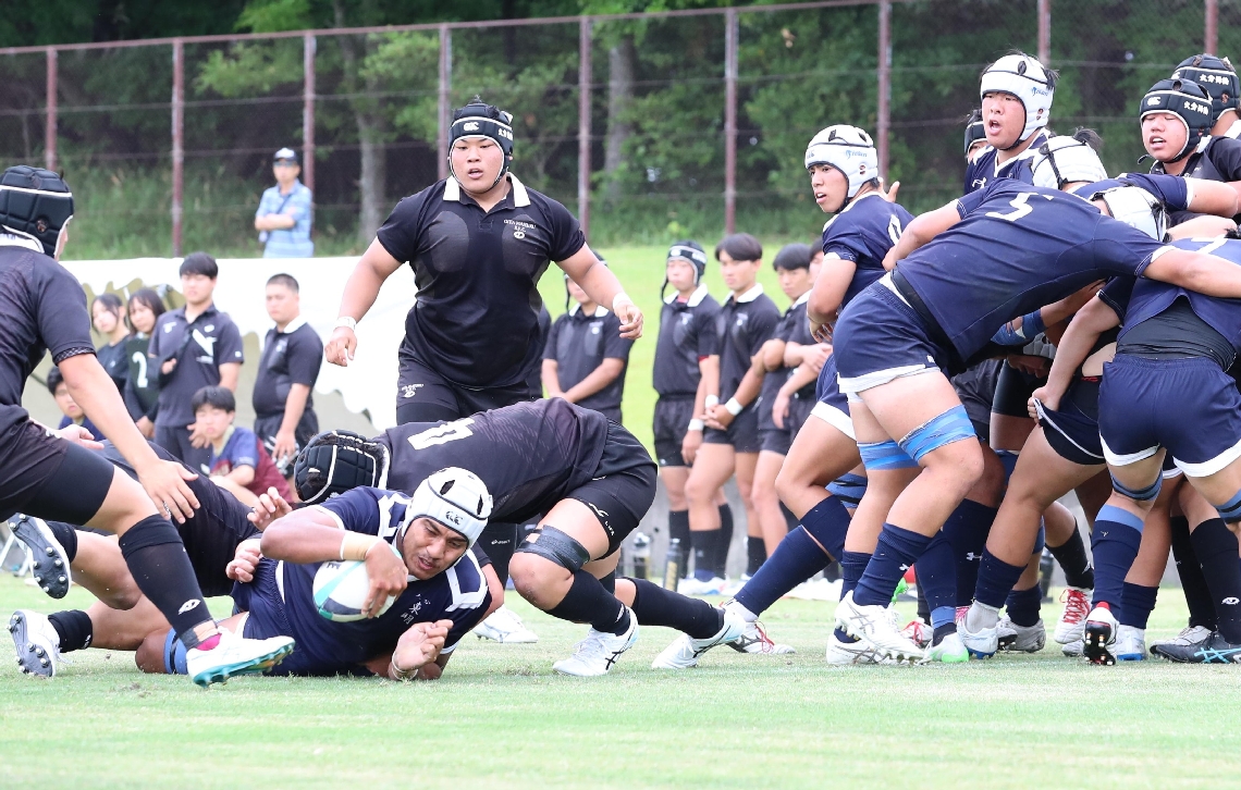 【決勝・東明―舞鶴】前半１３分、モールを押し込み、東明のナクルィランギがトライ