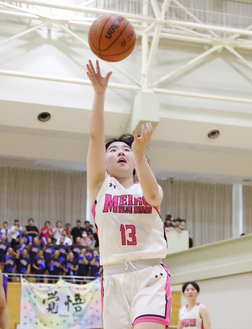 【女子決勝リーグ・明豊―大分】第４クオーター、シュートを放つ明豊の繁松