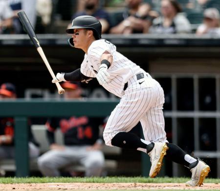 タイガース戦の３回、二塁への内野安打を放つホワイトソックス・西田＝シカゴ（ゲッティ＝共同）