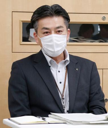 取材に応じる北海道帯広市農政部の加藤帝参事＝３日午後、帯広市
