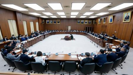 衆院憲法審査会＝４日午前