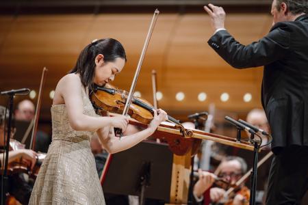 モントリオール国際音楽コンクールで演奏する渡辺紗蘭さん＝４日、カナダ・モントリオール（主催者提供、共同）