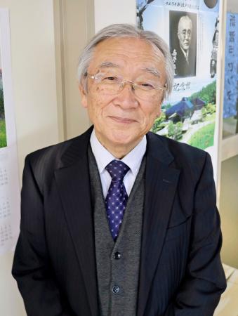 取材に応じる「新渡戸基金」の藤井茂理事長＝４月、盛岡市