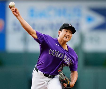 カブス戦に先発して５回０／３を投げ、６安打３失点で６勝目を挙げたロッキーズ・菅野＝デンバー（ロイター＝共同）