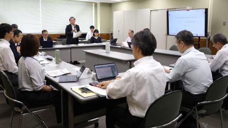 環境省近畿地方環境事務所が初めて開いたクマ被害対策に関する連絡会議＝１１日午後、大阪市