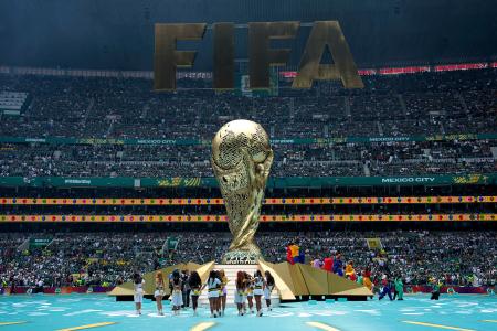 サッカーＷ杯北中米３カ国大会の開会式の様子＝１１日、メキシコ市（ＡＰ＝共同）
