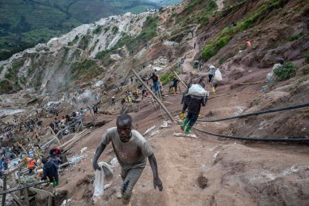 コンゴ東部にあるルバヤ鉱山＝２０２５年５月（ＡＰ＝共同）