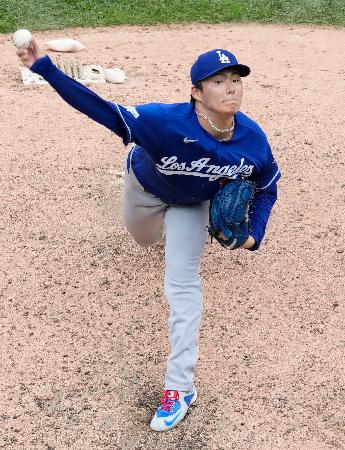 ホワイトソックス戦に先発し、８回１／３を１安打１失点で７勝目を挙げたドジャース・山本＝シカゴ（共同）