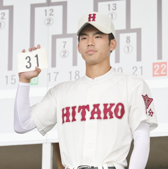 選手宣誓を務める日田の井上蒼太主将