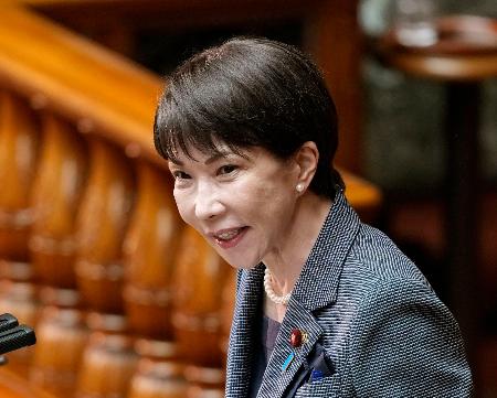 参院本会議で答弁する高市首相＝１９日午前