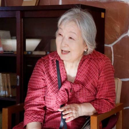 浅原六朗の童謡について話す桂幸子さん＝５月、長野県池田町
