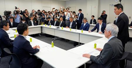 北陸新幹線敦賀―新大阪延伸ルートを再検討する与党整備委の会合＝１９日午後、国会