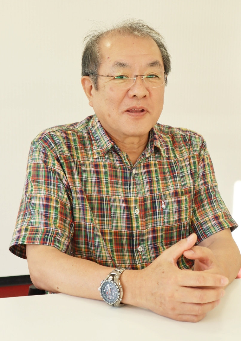 「子どものは発想はダイヤモンドの原石のよう」と話す牧野治敏さん＝大分市