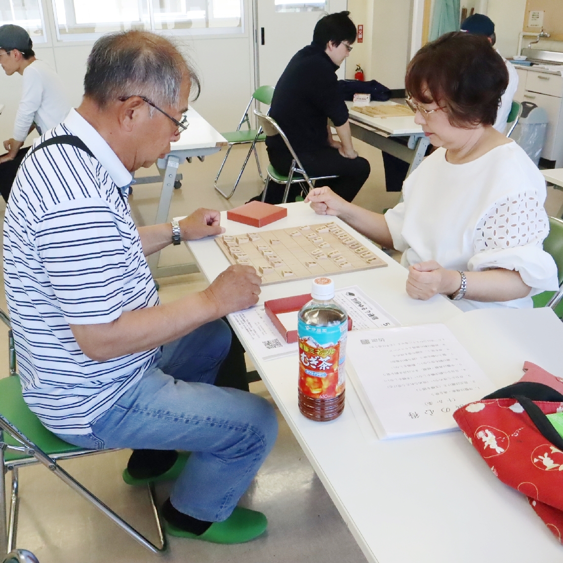 幅広い棋力の人が集う別府ゆるり将棋クラブの活動