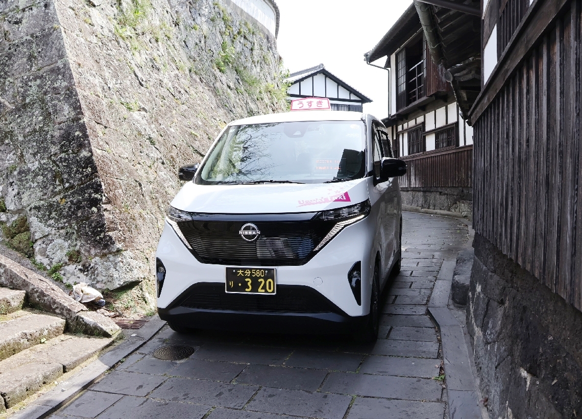 臼杵タクシーが導入した県内初の軽乗用車のＥＶタクシー