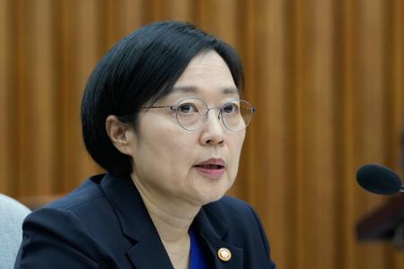 ６月２６日、韓国・ソウルの国会で話す韓聖淑氏（ＡＰ＝共同）