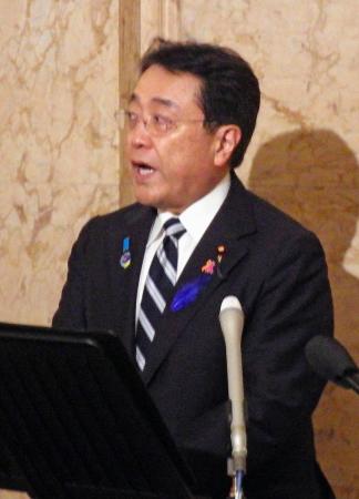 記者会見する赤沢経産相＝７日午前、東京都千代田区