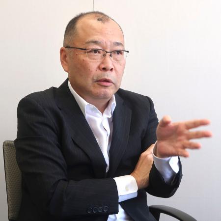 インタビューに答える日産自動車で国内やＡＳＥＡＮ事業を統括する山崎庄平氏＝８日、横浜市