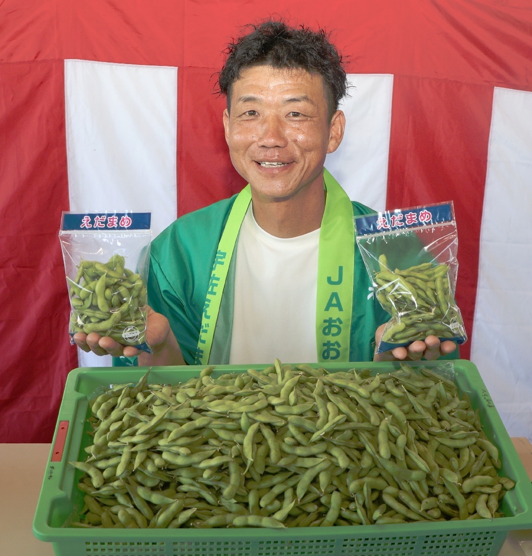 枝豆をＰＲする酒井勝洋部会長