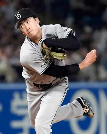 ヤクルト戦に先発し、７回１失点で２勝目を挙げた巨人・西舘＝神宮