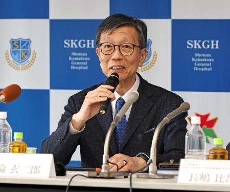 記者会見する「ポル・メド・テック」の三輪玄二郎社長＝２１日午後、神奈川県鎌倉市の湘南鎌倉総合病院