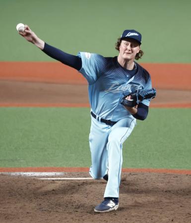 オリックス戦の８回に登板し、１８試合連続ホールドを達成した西武のウィンゲンター＝ベルーナドーム