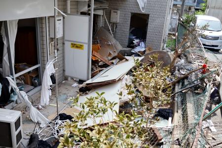 千葉県市川市のマンション爆発現場周辺＝１日