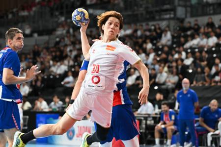 ネクスト日本代表―パリ・サンジェルマン　後半、ゴールを決める藤坂＝有明アリーナ