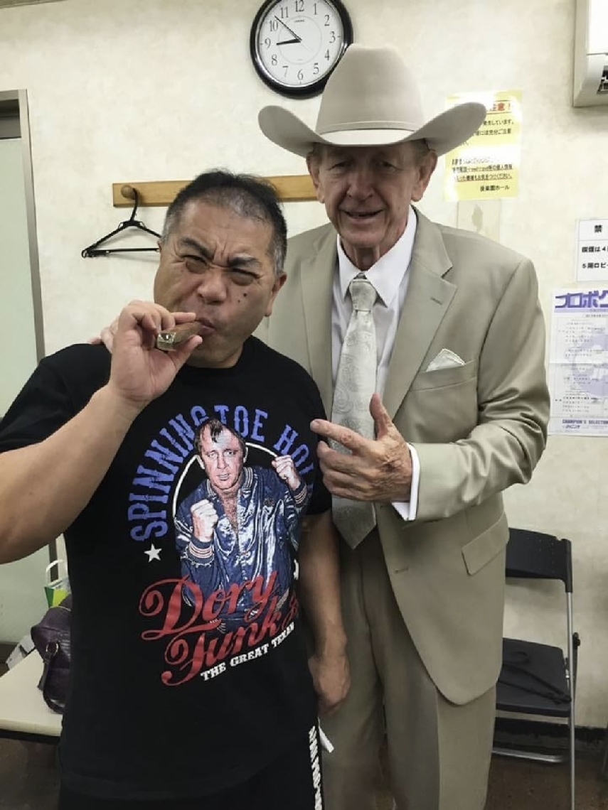 ドリー・ファンク・ジュニアさん（右）とタイガー木原さん