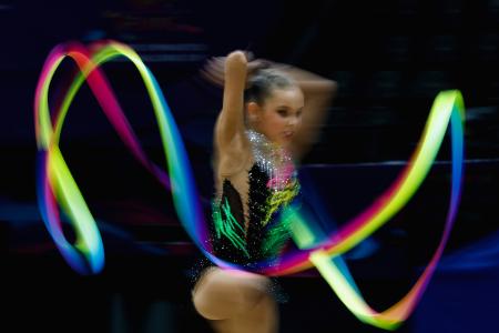 ６月に北京で行われた「チャレンジ・カップ」で演技するロシア選手（ゲッティ＝共同）