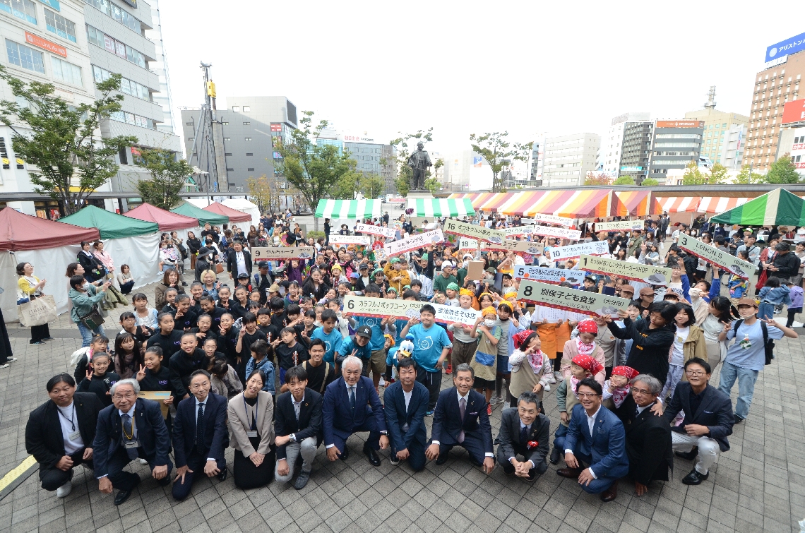 選手権に集結した人たち。熱気があふれる＝２０２４年、大分市
