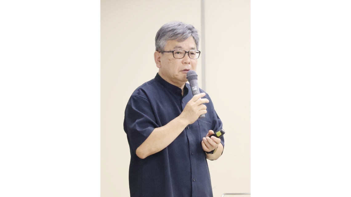 祖父と母の被爆証言を語り継ぐ平田周さん＝８月１日、大分市
