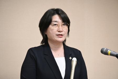 東京地検検事正に就任し、記者会見する松下裕子氏＝１３日午後、東京・霞が関