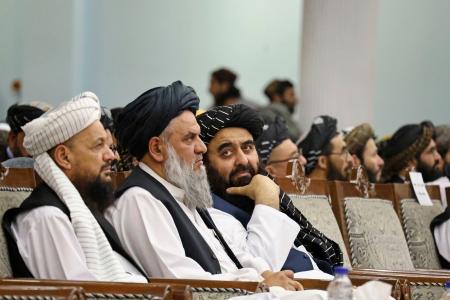 復権５年を祝う式典に参加したアフガニスタンのタリバン暫定政権の閣僚ら＝１５日、カブール（共同）