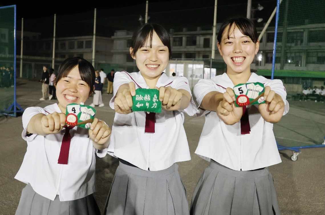 献身的に部員を支えたマネジャーの（左から）河越さん、佐藤さん、豊田さん