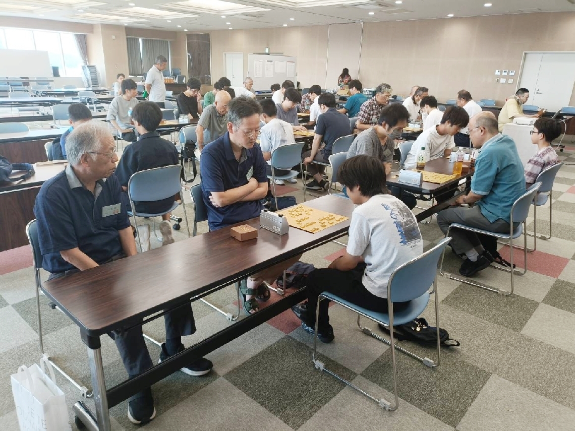 熱戦が繰り広げられた大分合同アマ将棋名人決定戦