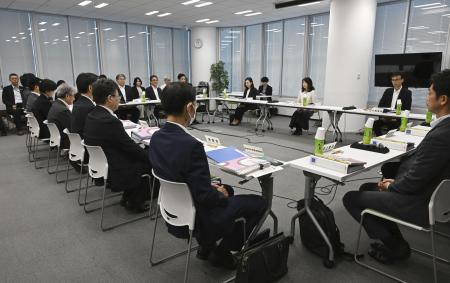 最低賃金の２０２６年度改定額の目安を決めた審議会の小委員会＝７月２８日、東京都港区