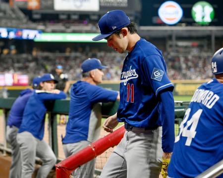 ブレーブス戦の４回途中で降板するドジャース・佐々木朗＝アトランタ（共同）