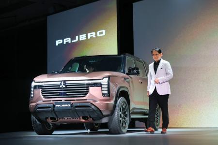 初公開された三菱自動車の新型「パジェロ」＝２日午後、東京都港区
